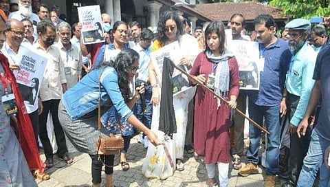 ಹಿಜಾಬ್ ಸುಟ್ಟ ಮಹಿಳೆಯರು