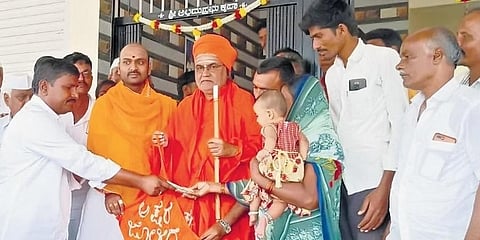 ಶಾಲಾ ಕಾರ್ಯಕ್ರಮದಲ್ಲಿ ಶಿವಾನಂದ ಸ್ವಾಮೀಜಿ
