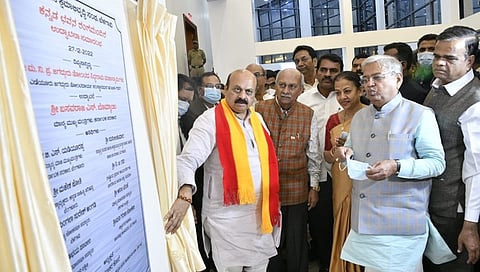 ಬೆಳಗಾವಿ ಕನ್ನಡ ಭವನ ಕ್ಷೇಮಾಭಿವೃದ್ಧಿ ಸಂಘದ ಕನ್ನಡ ಭವನ ರಂಗಮಂದಿರವನ್ನು ಮುಖ್ಯಮಂತ್ರಿ ಬೊಮ್ಮಾಯಿಯವರು ಮಂಗಳವಾರ ಉದ್ಘಾಟಿಸಿದರು.