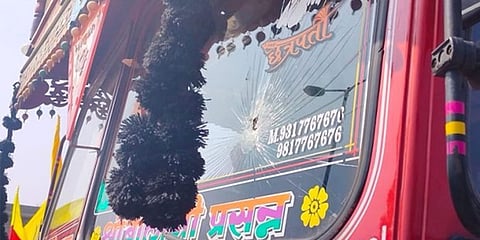 ಲಾರಿಗಳ ಮೇಲೆ ಕಲ್ಲು ತೂರಾಟ