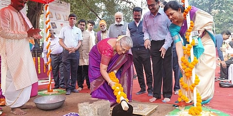ಕಟ್ಟಡ ನಿರ್ಮಾಣಕ್ಕೆ ಸುಧಾ ಮೂರ್ತಿ ಅವರಿಂದ ಶಂಕುಸ್ಥಾಪನೆ ಚಿತ್ರ