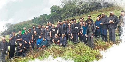 ಕೂರ್ಗ್ ವೈಲ್ಡ್ ಲೈಫ್ ಸೊಸೈಟಿ ಆಯೋಜಿಸಿದ್ದ ಪ್ರಕೃತಿ ಜಾಗೃತಿ ಚಾರಣದಲ್ಲಿ ಭಾಗವಹಿಸಿದ್ದ ಜನರು.