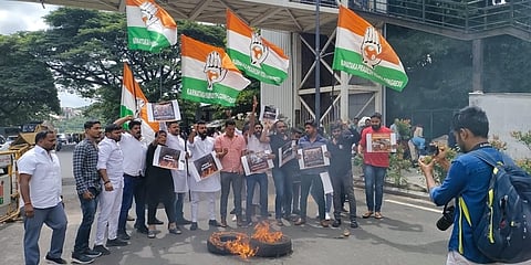 ಕಂಟೋನ್ಮೆಂಟ್ ರೈಲು ನಿಲ್ದಾಣದ ಬಳಿ ಮೊಹಮ್ಮದ್ ನಲಪಾಡ್ ಪ್ರತಿಭಟನೆ
