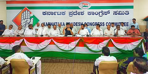 ಕೆಪಿಸಿಸಿ ಅಧ್ಯಕ್ಷ ಡಿ ಕೆ ಶಿವಕುಮಾರ್ ನೇತೃತ್ವದಲ್ಲಿ ಸ್ವಾತಂತ್ರ್ಯ ಅಮೃತ ಮಹೋತ್ಸವ ಕಾರ್ಯಕ್ರಮಗಳ ರೂಪುರೇಷೆಗಳ ಕುರಿತು ಪೂರ್ವಭಾವಿ ಸಭೆ ನಡೆಯಿತು