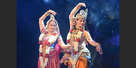 ನೃತ್ಯ ಭಂಗಿಯಲ್ಲಿ ಡ್ರೀಮ್ ಗರ್ಲ್ ಹೇಮಾ ಮಾಲಿನಿ
