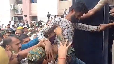 ಆರೋಪಿಗಳ ಮೇಲೆ ಹಲ್ಲೆ