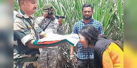 ಯೋಧನ ಪತ್ನಿಯ ಆಕ್ರಂದನ