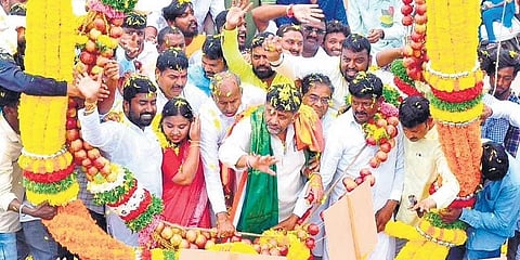 ಡಿಕೆ ಶಿವಕುಮಾರ್ ಗೆ ಅದ್ಧೂರಿ ಸ್ವಾಗತ