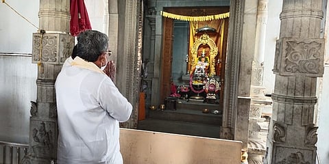 ಶೃಂಗೇರಿ ಶಾರದಾಂಬೆಯ ಮೊರೆ ಹೋದ ಸಿದ್ದರಾಮಯ್ಯ