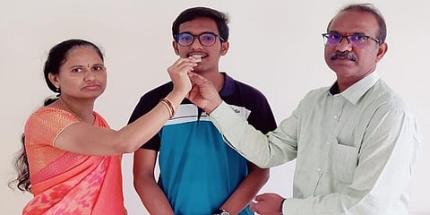 ಪೋಷಕರೊಂದಿಗೆ ಸಾತ್ವಿಕ್