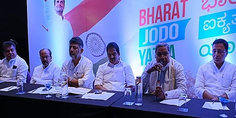 ಸುದ್ದಿಗೋಷ್ಠಿಯಲ್ಲಿ ಕೆಸಿ ವೇಣುಗೋಪಾಲ್, ಸಿದ್ದರಾಮಯ್ಯ. ಡಿಕೆ ಶಿವಕುಮಾರ್ ಮತ್ತಿತರರು