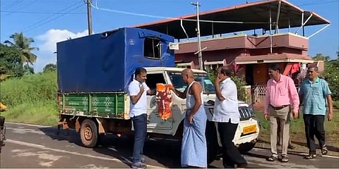 ಕಸದ ವಾಹನ ಚಲಾಯಿಸಿದ ಐಎಎಸ್ ಅಧಿಕಾರಿ ಪ್ರಸನ್ನ