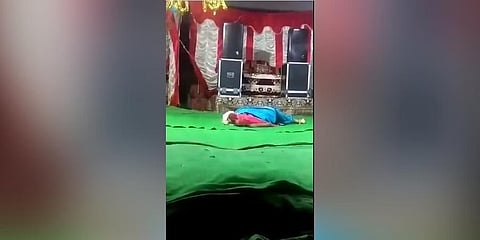 ವೇದಿಕೆ ಮೇಲೆ ಕುಸಿದು ಬಿದ್ದ ಕಲಾವಿದ ಯೋಗೇಶ್