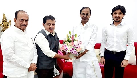 ಕೆಸಿಆರ್ ಭೇಟಿ ಮಾಡಿದ ಜಮೀರ್ ಅಹ್ಮದ್ ಖಾನ್