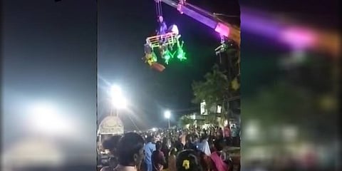 ಮೆರವಣಿಗೆ ವೇಳೆ ತೂಕದಿಂದಾಗಿ ಕುಸಿದುಬಿದ್ದ ಕ್ರೇನ್
