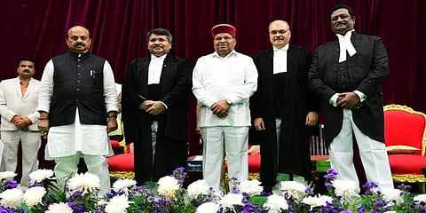 ಹೆಚ್ಚುವರಿ ನ್ಯಾಯಮೂರ್ತಿಗಳ ಪ್ರಮಾಣ ವಚನ ಸ್ವೀಕಾರ ಸಮಾರಂಭದಲ್ಲಿ ರಾಜ್ಯಪಾಲ ಥಾವರ್ ಚಂದ್ ಗೆಹ್ಲೋಟ್, ಸಿಎಂ ಬೊಮ್ಮಾಯಿ ಮತ್ತಿತರರು