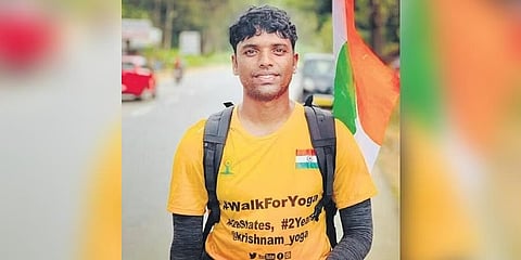 ಯೋಗದ ಕುರಿತು ಜಾಗೃತಿ ಮೂಡಿಸಲು ಪಾದಯಾತ್ರೆ ಕೈಗೊಂಡಿರುವ ಮೈಸೂರಿನ ಕೃಷ್ಣ ನಾಯ್ಕ