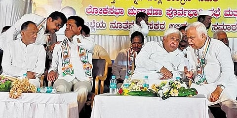 ಅಂಕೋಲಾದ ನಾಡವರ ಸಭಾ ಭವನದಲ್ಲಿ ಮುಂಬರುವ ಲೋಕಸಭೆ ಚುನಾವಣೆ ಕುರಿತು ಕಾಂಗ್ರೆಸ್ ನಾಯಕರು ಚಿಂತನ ಮಂಥನ ಸಭೆ ನಡೆಸಿದರು