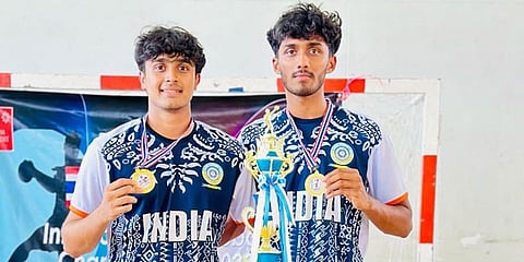 ಸುಂಟಿಕೊಪ್ಪದಲ್ಲಿ ತಮ್ಮ ಪದಕಗಳೊಂದಿಗೆ ಶಾಹಿಲ್ ಮತ್ತು ಇರ್ಷಾದ್