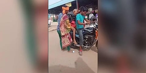 ಬೈಕ್ ನಲ್ಲಿ ಮೃತದೇಹ ಸಾಗಾಟ