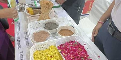 ಹೂವಿನ ತ್ಯಾಜ್ಯಗಳಿಂದ ಅಗರಬತ್ತಿಯ ತಯಾರಿಕೆ