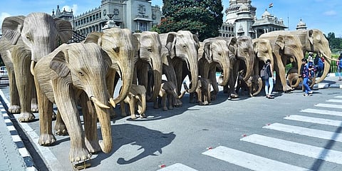 ವಿಧಾನಸೌಧದ ಎದುರು ಲಂಟಾನಾ ಮರದ ಆನೆಗಳ ಪ್ರದರ್ಶನ