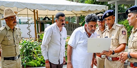 ಸದಾಶಿವನಗರ ನೀವ್ ಅಕಾಡೆಮಿಗೆ ಹೋಗಿ ಬೆದರಿಕೆ ಇಮೇಲ್ ನ್ನು ಪರಿಶೀಲಿಸಿದ ಡಿಸಿಎಂ ಡಿ ಕೆ ಶಿವಕುಮಾರ್