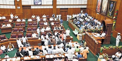 ಸದನದಲ್ಲಿ ಪ್ರತಿಪಕ್ಷ ಸದಸ್ಯರ ಪ್ರತಿಭಟನೆ