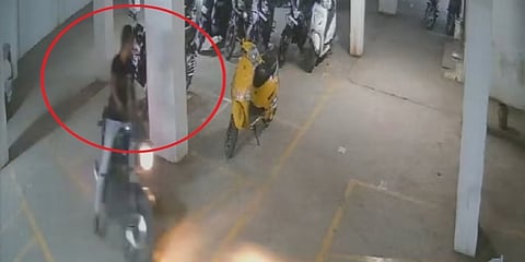 ಬೈಕ್ ಜೊತೆಗಿದ್ದ ಕಳ್ಳನ ಸಿಸಿಟಿವಿ ದೃಶ್ಯಾವಳಿ