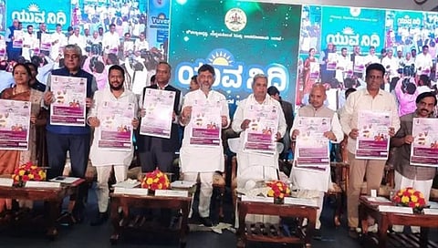ಯುವನಿಧಿ ಯೋಜನೆಗೆ ಚಾಲನೆ ನೀಡಿದ ಸಿಎಂ ಸಿದ್ದರಾಮಯ್ಯ.