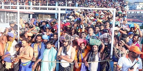 ಶಬರಿಮಲೆಯಲ್ಲಿ ಭಕ್ತಾದಿಗಳು
