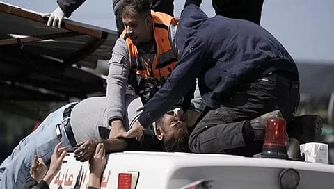 ದಾಳಿಯಲ್ಲಿ ಗಾಯಗೊಂಡಿರುವ ಪ್ಯಾಲೆಸ್ತೇನಿ ವ್ಯಕ್ತಿ