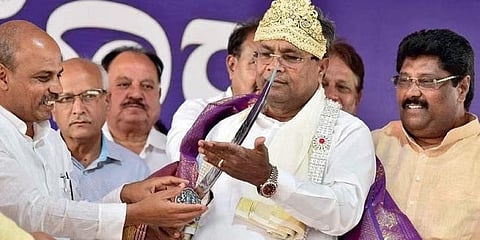 ಸಿದ್ದರಾಮಯ್ಯ ಜೊತೆಯಲ್ಲಿರುವ ಮಾಲೀಕಯ್ಯ ಗುತ್ತೇದಾರ್