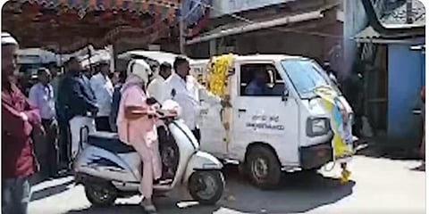 ಶವ ಸಾಗಣೆ ವಾಹನದ ಚಿತ್ರ