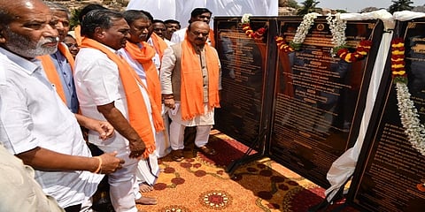 ಮುಖ್ಯಮಂತ್ರಿ ಬಸವರಾಜ ಬೊಮ್ಮಾಯಿ ಅವರು ಇಂದು ಆನೆಗುಂದಿಯಲ್ಲಿ ಅಂಜನಾದ್ರಿ ಬೆಟ್ಟದ ಪ್ರವಾಸೋದ್ಯಮ ಅಭಿವೃದ್ಧಿ ಕಾಮಗಾರಿಗಳಿಗೆ ಭೂಮಿ ಪೂಜೆ ನೆರವೇರಿಸಿದರು