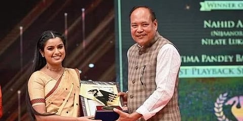 ಪ್ರಶಸ್ತಿ ಸಮಾರಂಭದಲ್ಲಿ ನಹಿದ್ ಅಫ್ರಿನ್ ಗೆ ಪ್ರಶಸ್ತಿ ಪ್ರದಾನ