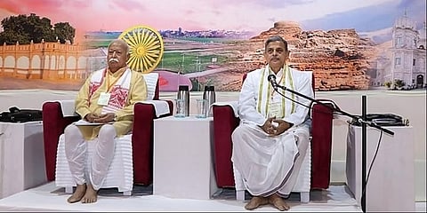 ಪಾಣಿಪತ್ನಲ್ಲಿ ನಡೆದ ಅಖಿಲ ಭಾರತೀಯ ಪ್ರತಿನಿಧಿ ಸಭೆಯಲ್ಲಿ ಆರ್ಎಸ್ಎಸ್ ಮುಖ್ಯಸ್ಥ ಮೋಹನ್ ಭಾಗವತ್ (ಎಲ್) ಮತ್ತು ಪ್ರಧಾನ ಕಾರ್ಯದರ್ಶಿ ದತ್ತಾತ್ರೇಯ ಹೊಸಬಾಳೆ