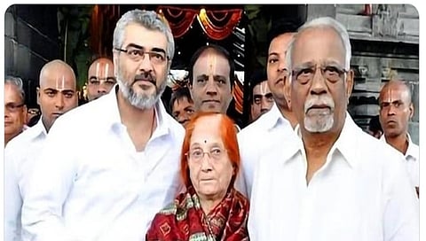 ಪೋಷಕರೊಂದಿಗೆ ನಟ ಅಜಿತ್