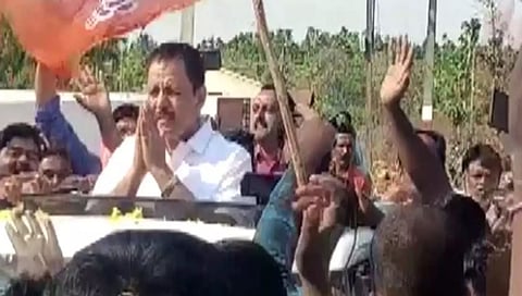 ವಿಜಯೋತ್ಸವ ಆಚರಿಸುತ್ತಿರುವ ಬಿಜೆಪಿ ಕಾರ್ಯಕರ್ತರು.