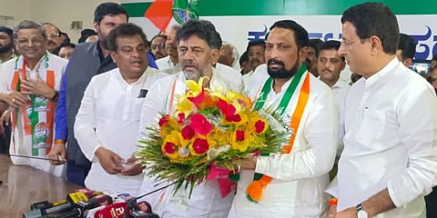 ಕಾಂಗ್ರೆಸ್ ಸೇರಿದ ಮಾಜಿ ಡಿಸಿಎಂ ಲಕ್ಷ್ಮಣ ಸವದಿ