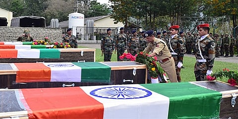 ಹುತಾತ್ಮರಾದ ಯೋಧರ ಪಾರ್ಥಿವ ಶರೀರಕ್ಕೆ ಪುಷ್ಪನಮನ