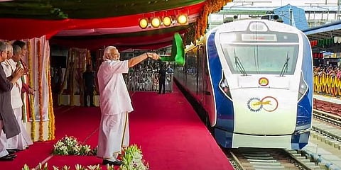 ಪ್ರಧಾನಿ ಮೋದಿ ಇತ್ತೀಚಿಗೆ ಕೇರಳದಲ್ಲಿ ವಂದೇ ಭಾರತ್ ರೈಲಿಗೆ ಚಾಲನೆ ನೀಡಿದರು