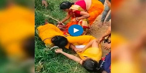 ಶಿಕ್ಷಕಿಯರ ಹೊಡೆದಾಟದ ಚಿತ್ರ