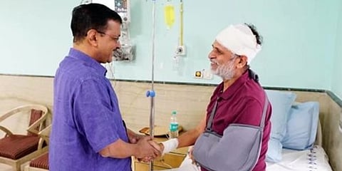 ಸತ್ಯೇಂದ್ರ ಜೈನ್ ಭೇಟಿ ಮಾಡಿದ ಕೇಜ್ರಿವಾಲ್