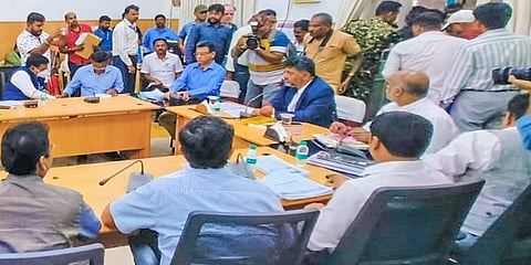 ಬಿಬಿಎಂಪಿ ಅಧಿಕಾರಿಗಳೊಂದಿಗೆ ಡಿಸಿಎಂ ಡಿಕೆ ಶಿವಕುಮಾರ್ ಸಭೆ