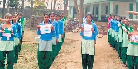 ಜಾರ್ಖಂಡ್ ಶಾಲೆಯ ವಿದ್ಯಾರ್ಥಿನಿಯರು