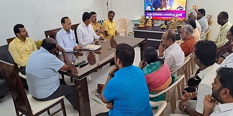 ಪಕ್ಷದ ಮುಖಂಡರೊಂದಿಗೆ ಹೆಚ್ ಡಿ ಕುಮಾರಸ್ವಾಮಿ ಸಭೆ