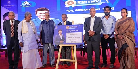 ಡಾ. ರಾಜ್ ಕುಮಾರ್ ಅಕಾಡೆಮಿ ಆಯೋಜಿಸಿದ ಸಮಾರಂಭದಲ್ಲಿ ಸಿಎಂ ಸಿದ್ದರಾಮಯ್ಯ ಮತ್ತಿತರರು ಪಾಲ್ಗೊಂಡರು