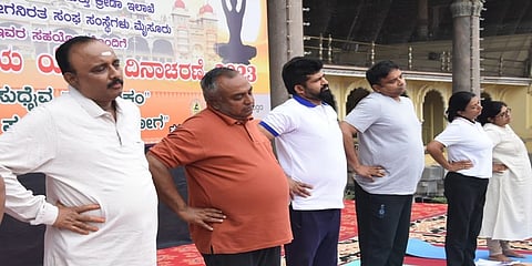 ಮೈಸೂರಿನ ಅರಮನೆ ಆವರಣದಲ್ಲಿ ಏರ್ಪಡಿಸಲಾಗಿದ್ದ 9ನೇ ಅಂತಾರಾಷ್ಟ್ರೀಯ ಯೋಗ ದಿನಾಚರಣೆ - 2023 ರ ಕಾರ್ಯಕ್ರಮದಲ್ಲಿ ಭಾಗವಹಿಸಿದ ಸಂಸದ ಪ್ರತಾಪ್ ಸಿಂಹ
