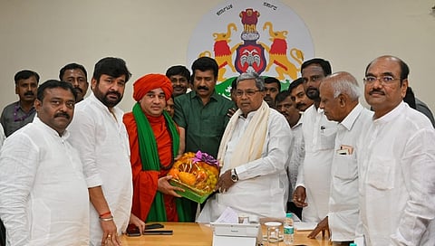 ಸಿಎಂ ಸಿದ್ದರಾಮಯ್ಯ ಅವರನ್ನು ಭೇಟಿ ಮಾಡಿದ ಕೂಡಲಸಂಗಮ ಪಂಚಮಸಾಲಿ ಮಠದ ಜಯಮೃತ್ಯುಂಜಯ ಸ್ವಾಮೀಜಿ ನೇತೃತ್ವದ ಕಾಂಗ್ರೆಸ್ ಶಾಸಕರ ನಿಯೋಗ.